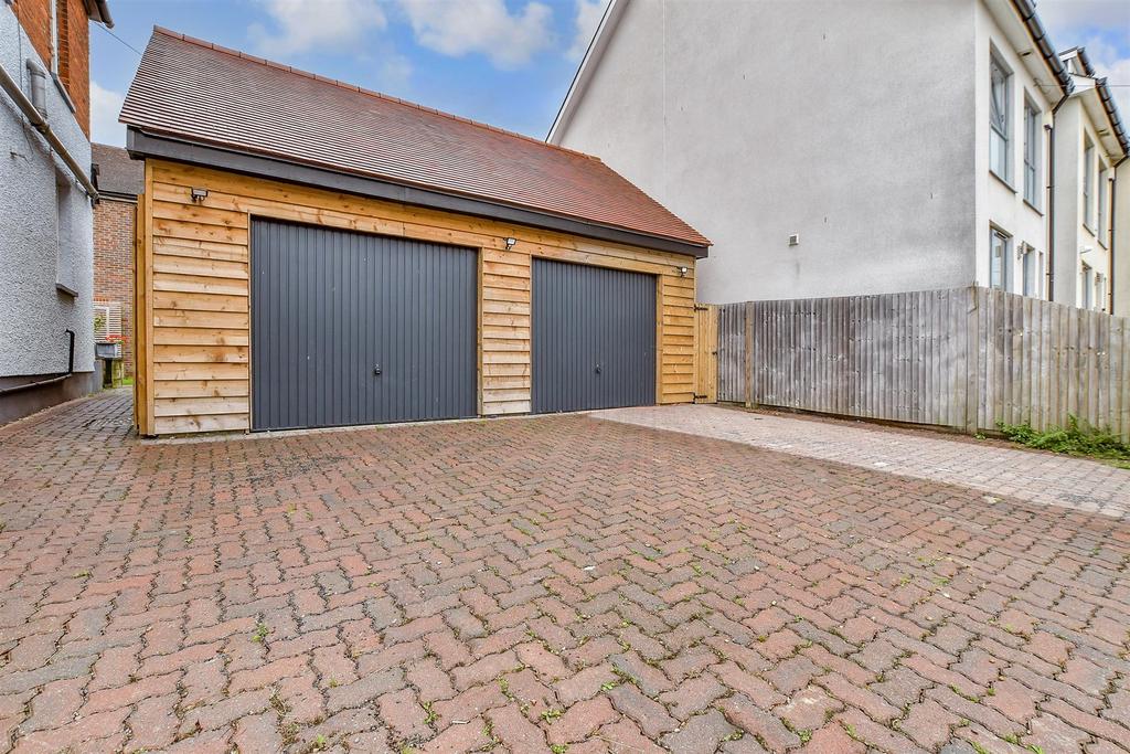 Driveway/Parking
