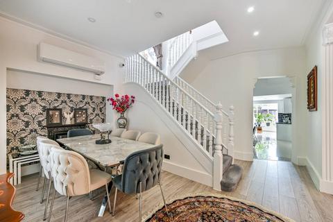 undefined, London Road, Twickenham, TW1