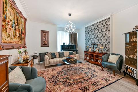 undefined, London Road, Twickenham, TW1