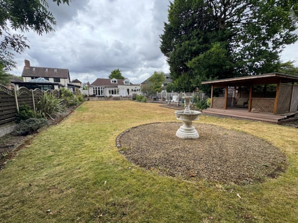 650 Church Road garden 4