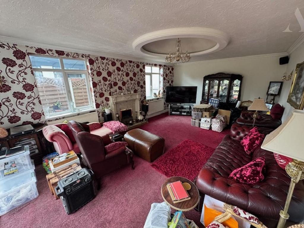 650 Church Road Lounge