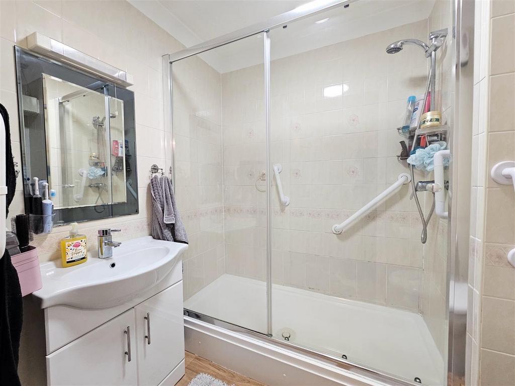 Flat 9, Pendene Court 4