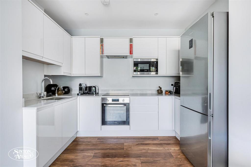 Fat 1, 2 Lyncroft Gardens-8.jpg