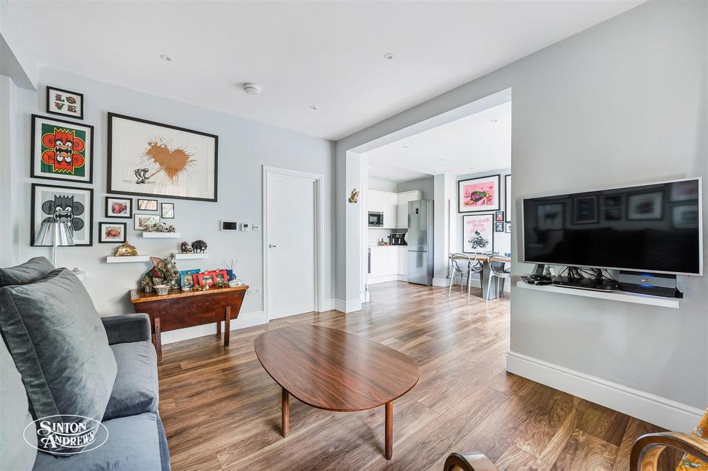 Fat 1, 2 Lyncroft Gardens-5.jpg