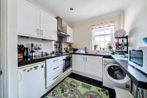 2 bedroom flat for sale, Shortheath Road, Farnham, Surrey, GU9