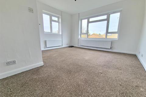 2 bedroom apartment to rent, Woodford Court, Birchington