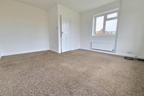 2 bedroom apartment to rent, Woodford Court, Birchington