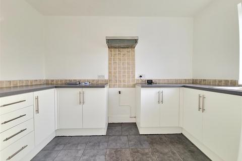 2 bedroom apartment to rent, Woodford Court, Birchington