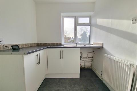2 bedroom apartment to rent, Woodford Court, Birchington