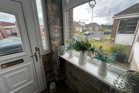 2 bedroom semi-detached bungalow for sale, Beverley Close, Ashton-Under-Lyne OL6
