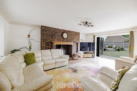 12 Brooklyn Drive, Humberston, Grimsby, DN36 4EN