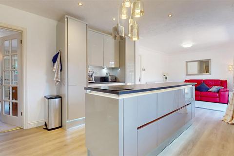 4 bedroom detached house for sale, Swayne Rise, Milton Keynes MK10