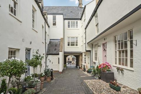 2 bedroom apartment for sale, High Street, Chipping Norton