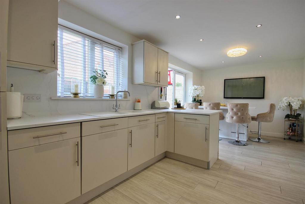 Dining kitchen