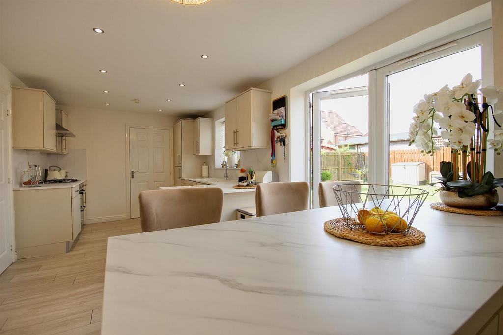 Dining kitchen