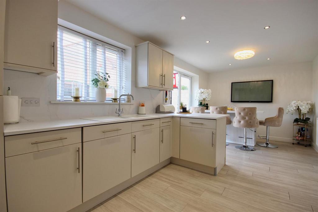 Dining kitchen
