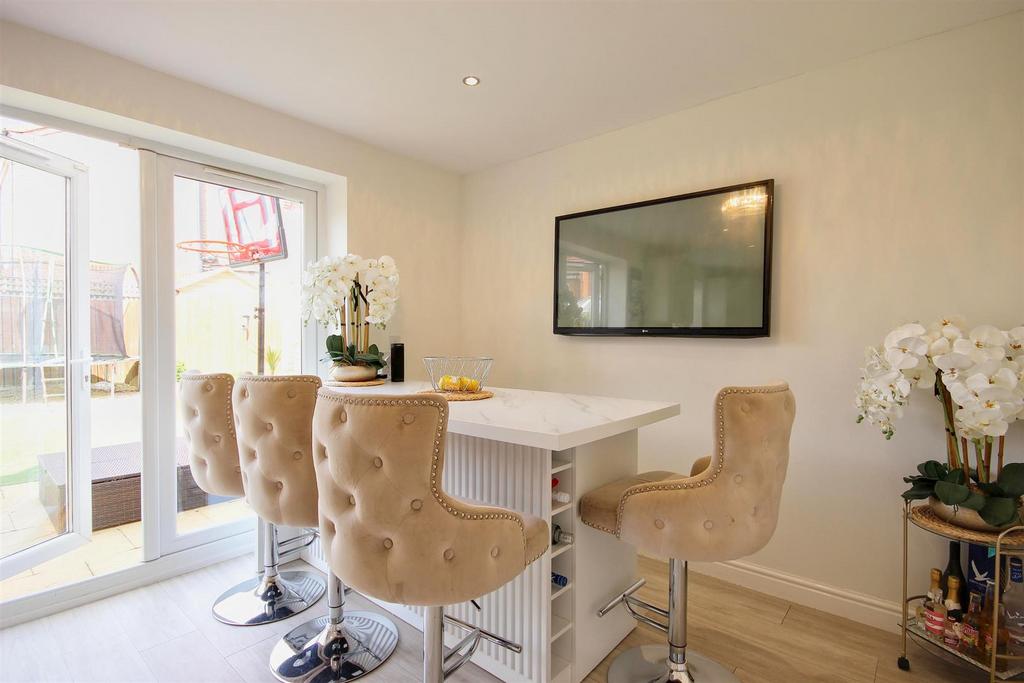 Dining kitchen