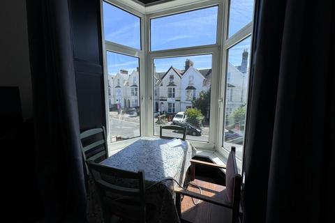 3 bedroom apartment to rent, 17 Headland Park Flat 2