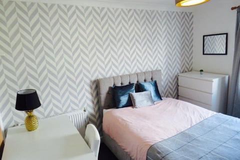 5 bedroom house share to rent, 23 Furzehill Road