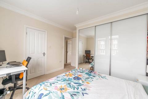 3 bedroom flat to rent, Warren Fields, Stanmore, HA7