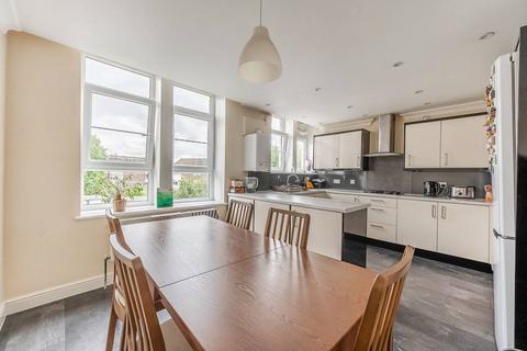 3 bedroom flat to rent, Warren Fields, Stanmore, HA7