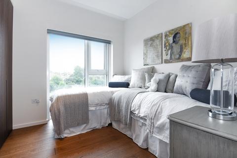 3 bedroom flat to rent, Columbia Gardens, Fulham, SW6