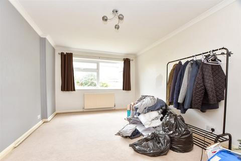 19 Russell Court, Leatherhead, KT22 8AR