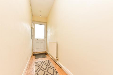 19 Russell Court, Leatherhead, KT22 8AR