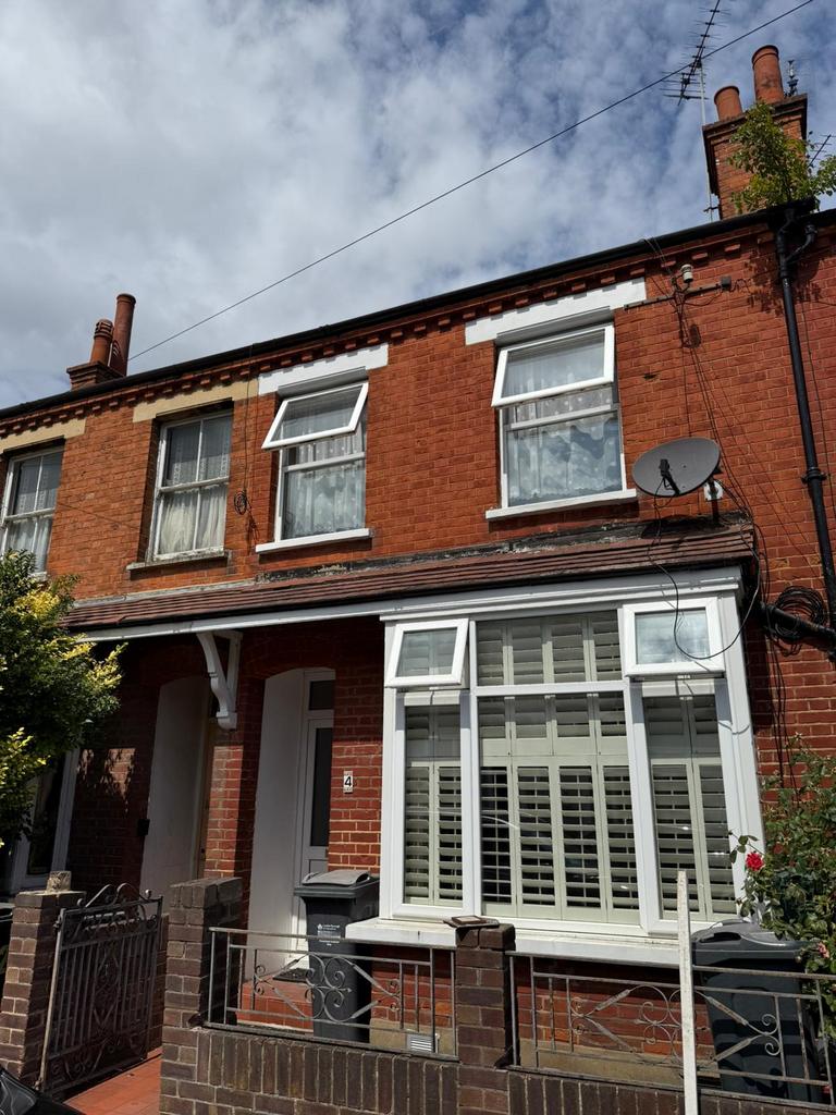 Spacious Five-Bedroom Freehold House with HMO Lic