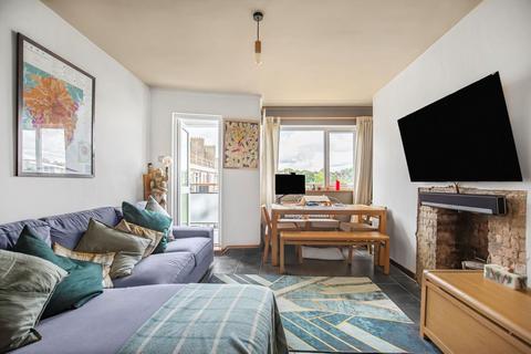 2 bedroom flat for sale, Cortis Road, London SW15