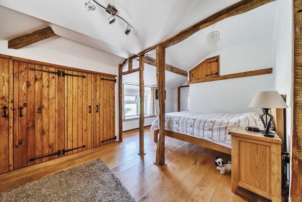 Bedroom 1.jpg