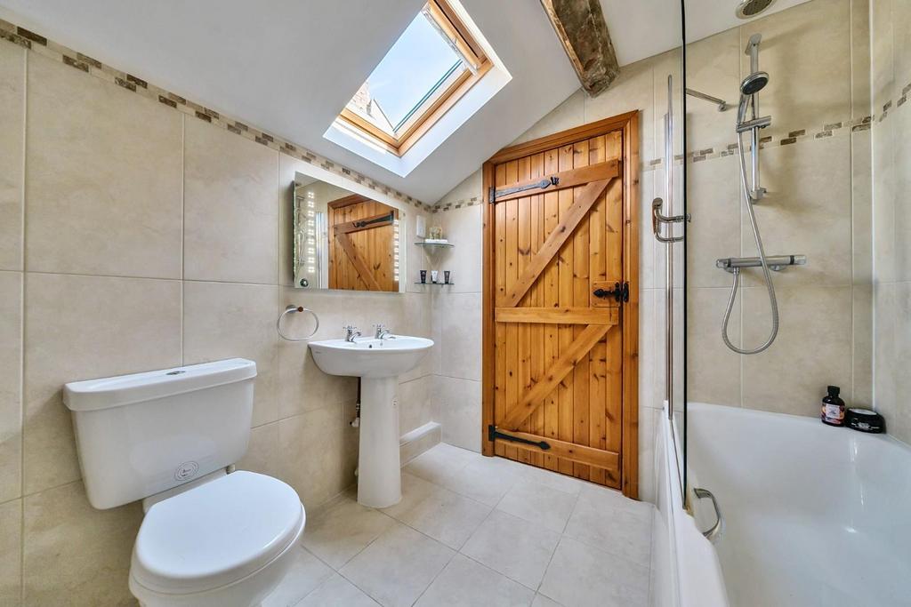 Bathroom.jpg