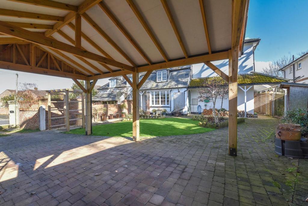 Front Garden & Driveway