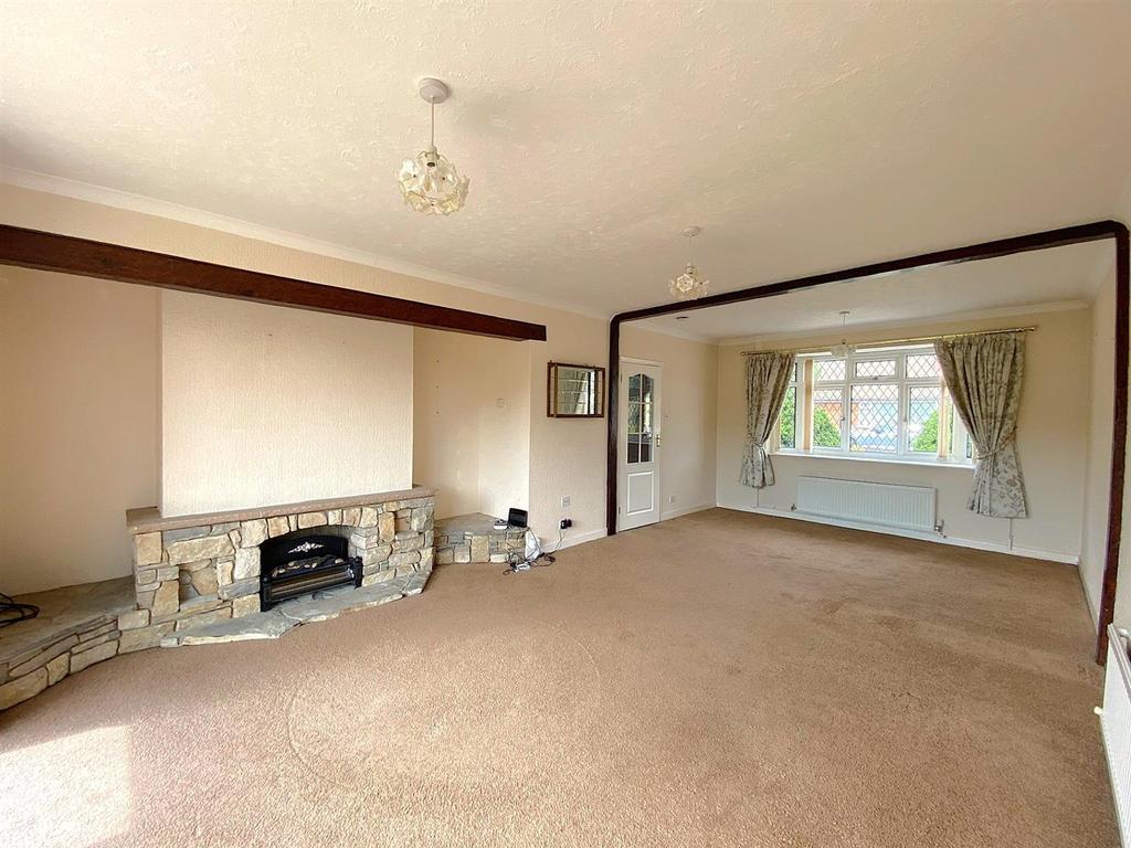 14 Ravens Close - Lounge2.jpg