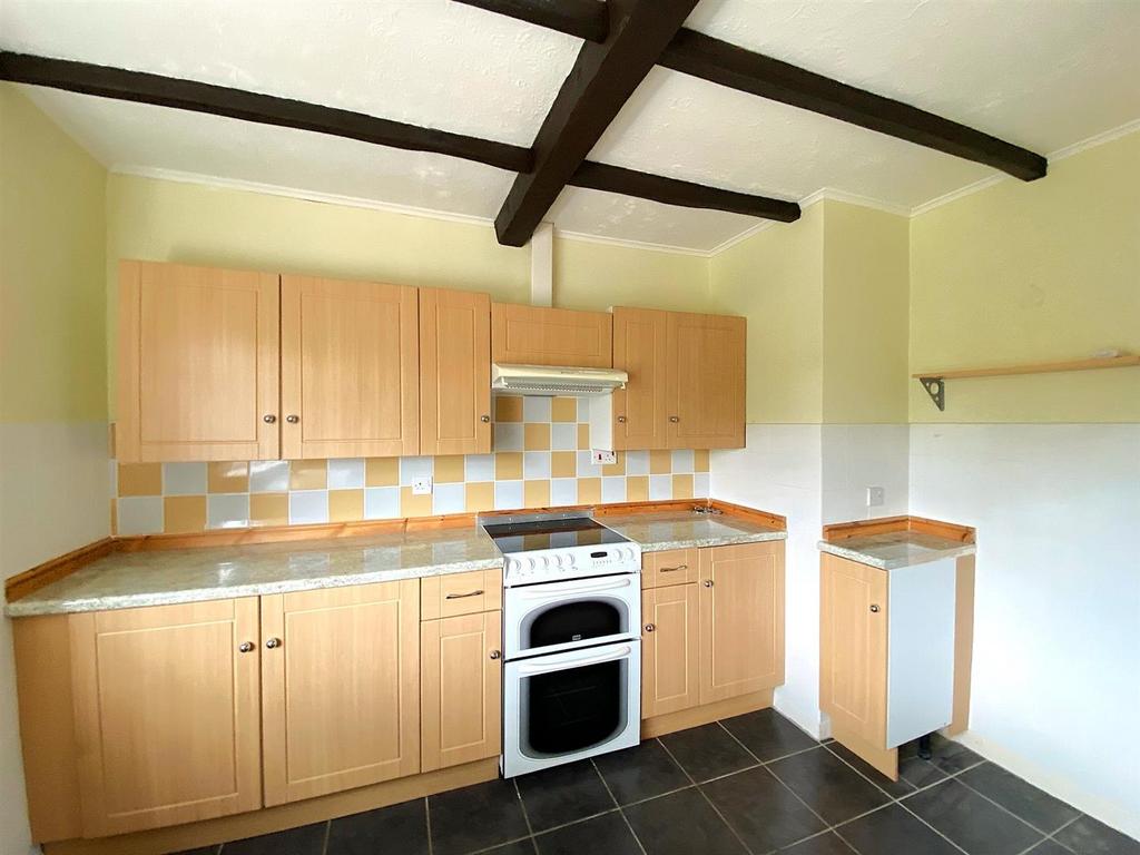 14 Ravens Close - Kitchen3.jpg