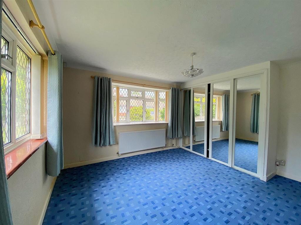 14 Ravens Close - Bed1 A.jpg