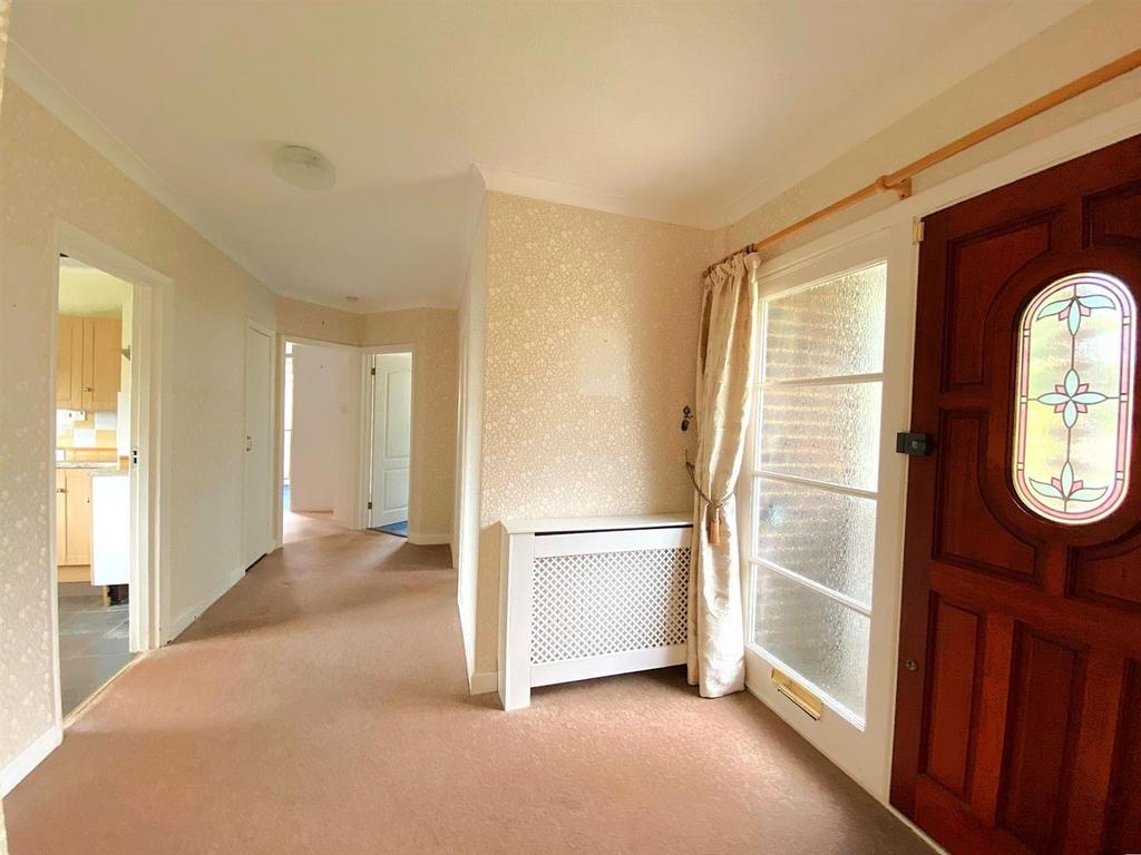 14 Ravens Close - Hall.jpg