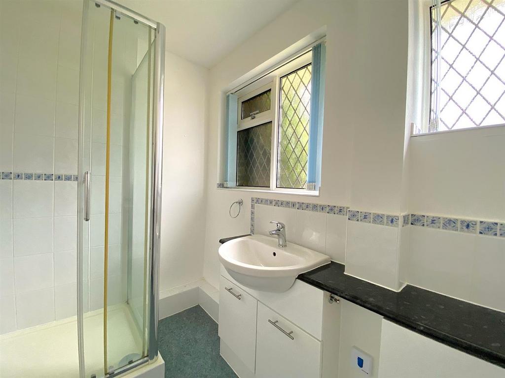 14 Ravens Close - Shower.jpg