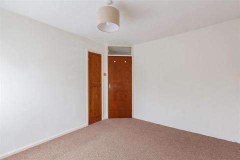 5 Birtrick Drive, Meopham, Gravesend, DA13 0LR