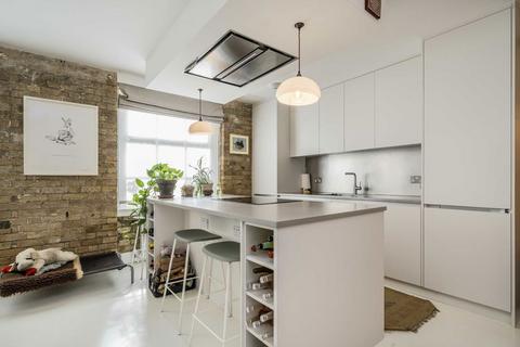 12 Time Square, London, E8 2LT