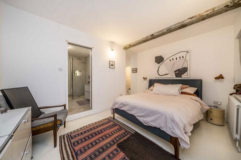 12 Time Square, London, E8 2LT