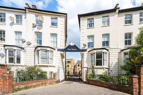 12 Time Square, London, E8 2LT