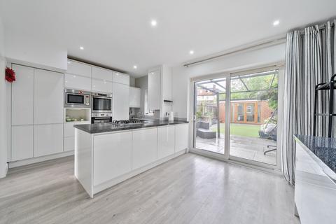 4 bedroom terraced house for sale, Bramdean Gardens, Lee