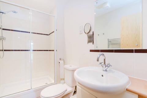 2 bedroom flat to rent, Cottage Close, Harrow on the Hill, Harrow, HA2