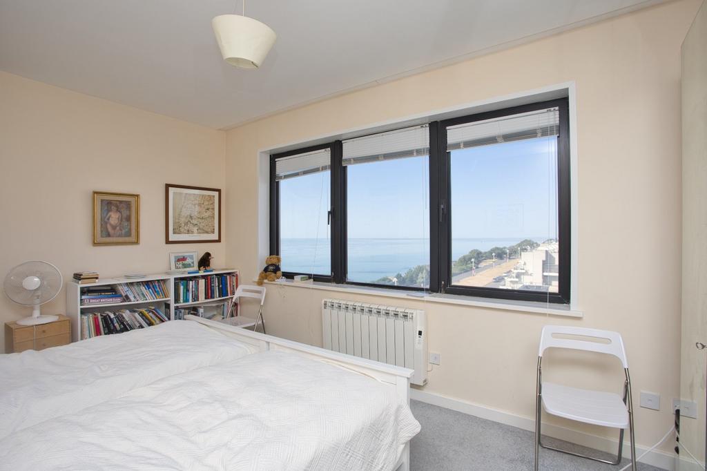 Apartment in Folkestone - More