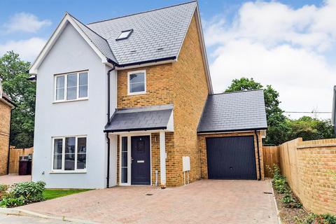4 bedroom detached house for sale, Hawthorn Close, Bicknacre