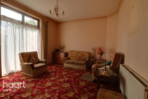 2 bedroom bungalow for sale, Manorway, Enfield