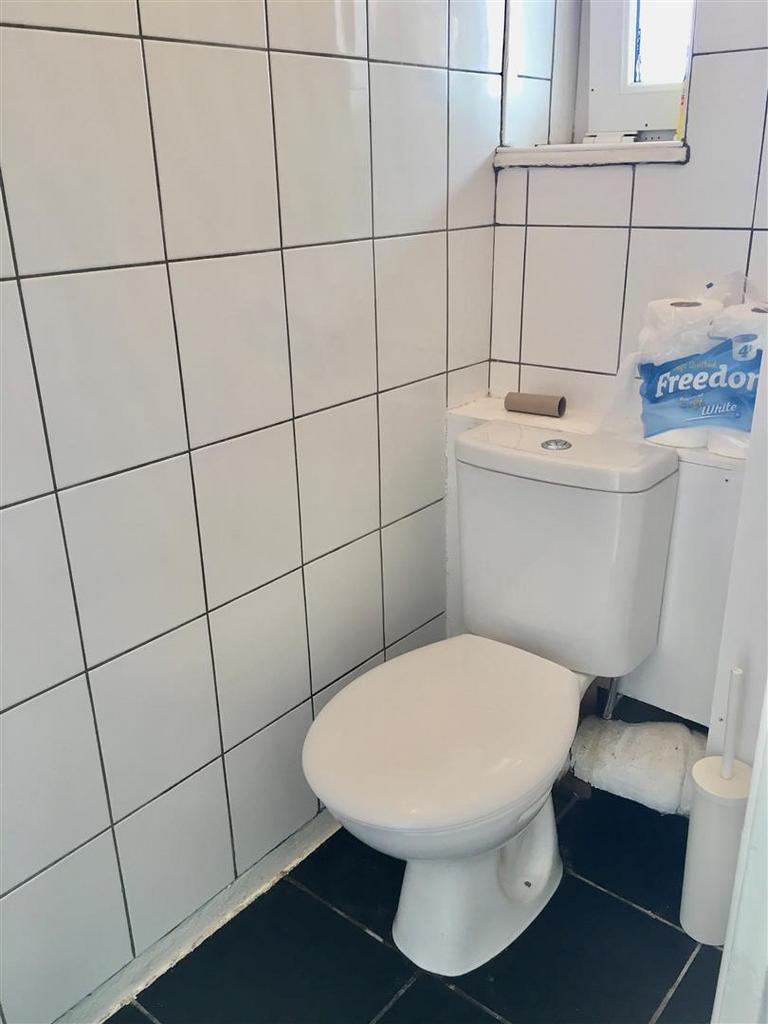 Toilet.jpg