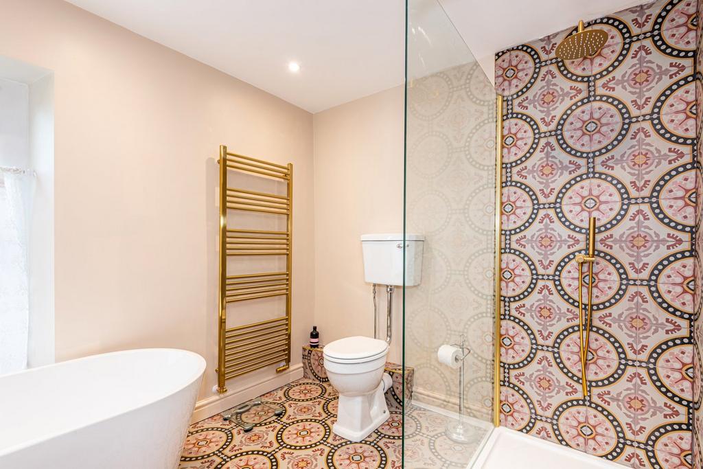 En-suite to Bedroom 1