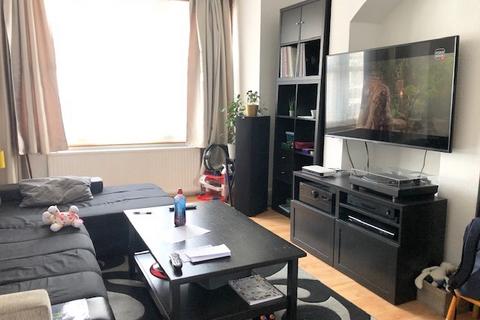 4 bedroom terraced house to rent, Winchester Road, London N9